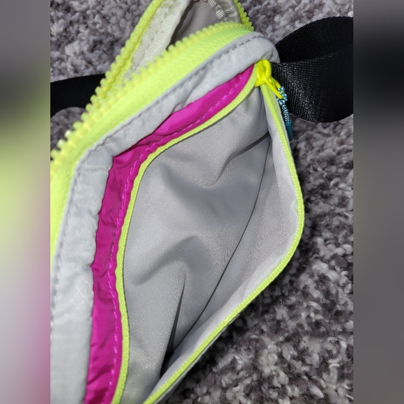 Lululemon Everywhere Belt Bag, Highlight Purple / Vapor / Intense Teal. - Picture 8 of 16